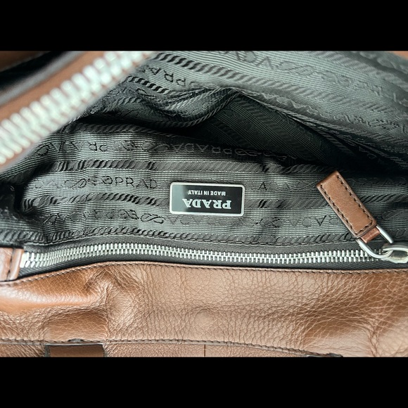 Prada shoulder bag Vitello Daino Buckle with coin purse attachment - Picture 9 of 17